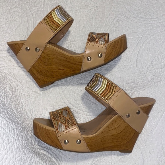 BCBGeneration Carmyn Boho Wood Wedges - Picture 1 of 12